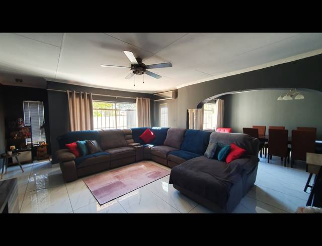 4 BEDROOM FREEHOLD FOR SALE IN BRACKENDOWNS